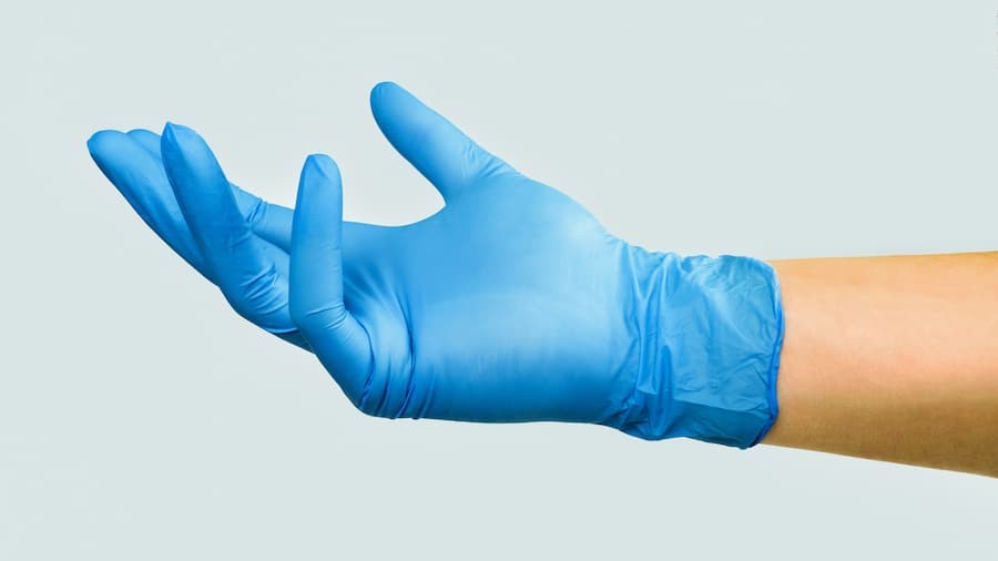 Benefits of Disposable Vinyl Gloves for Residential Pipe Cleaning